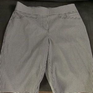 Ellen Tracy Bermuda shorts size small